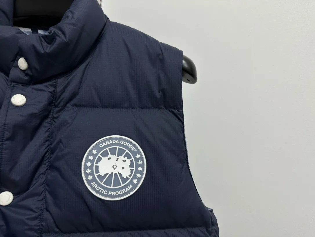 P480 [Canadagoose] Canada Goose White Label Glacier Down Vest Canada Goose's new "Northern Lights Series" down vest Canada Goose's new "Northern Lights" Northern Lights White Label down vest is now available! The light and layered colors give people the feeling of being trapped in the mist around icebergs and glaciers. It can be said to be very dreamy! Original YKK zipper, Size:XS-XXL